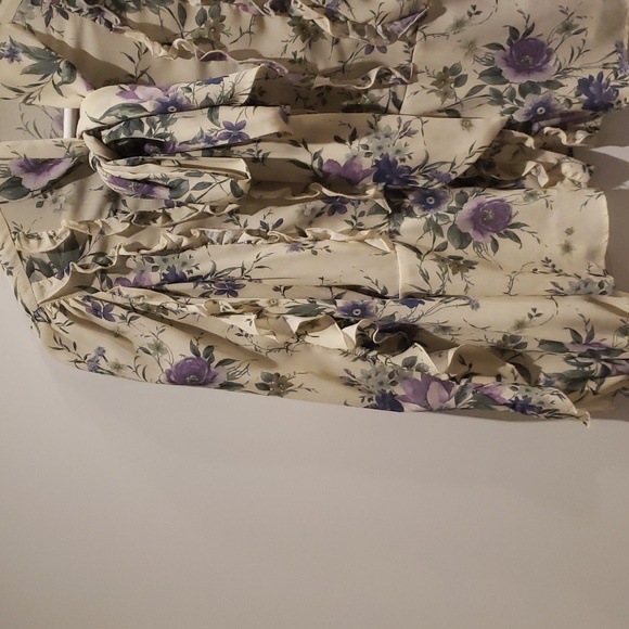 Ruffled Blouse - M - Picture 2 of 8